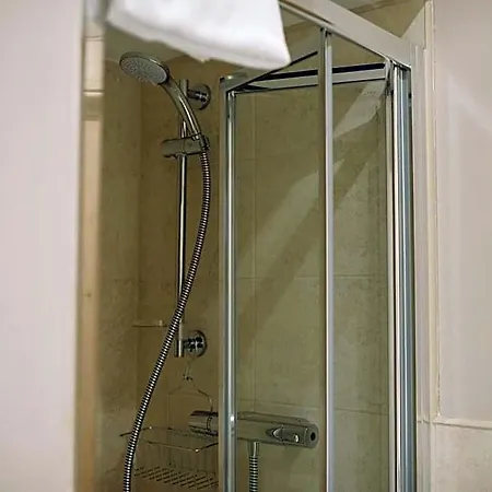 Royal Valentia فندق كيلارني